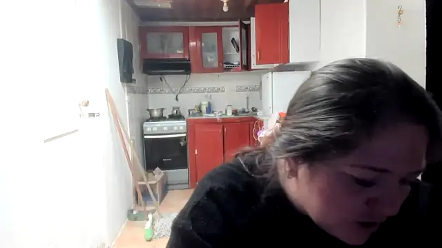 Snapshot of Daphne_girlsex chatting on 06-03-26, 02:33 Daphne girlsex online show from 06-03-26, 02:33