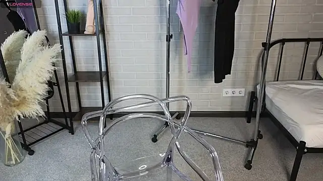 MillaHolt online show from 10-01-25, 01:33