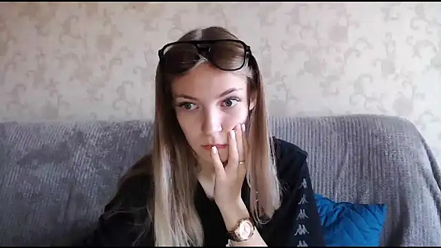 Snapshot of HitGyrl chatting on 09-26-25, 01:20 HitGyrl online show from 09-26-25, 01:20