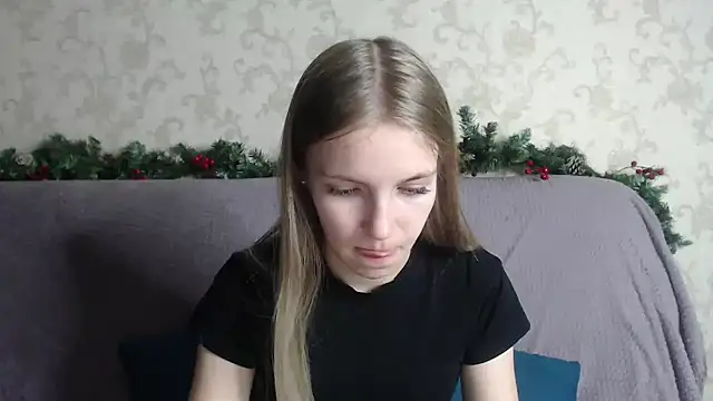 HitGyrl online show from 12-18-25, 02:23