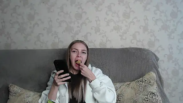 HitGyrl online show from 04-18-26, 08:51