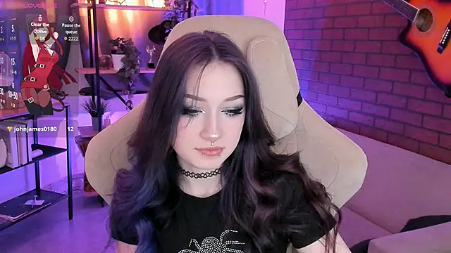 LiliLuna online show from 11-12-25, 01:44