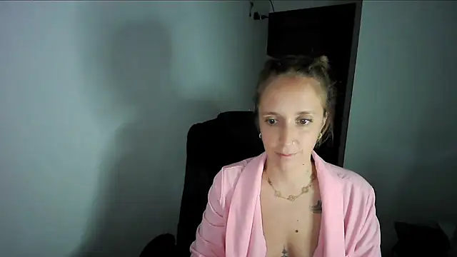 Snapshot of violetofsecret chatting on 09-12-25, 09:59 violetofsecret online show from 09-12-25, 09:59