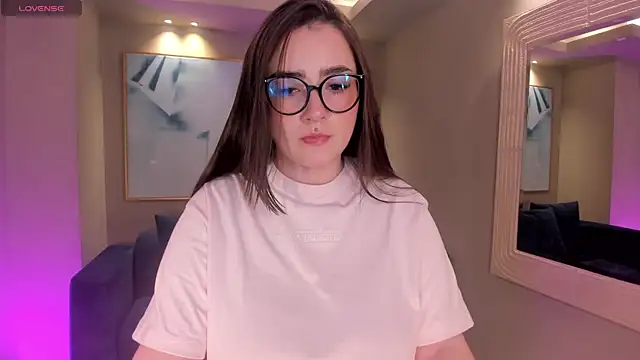 Snapshot of SarahRhodes_ chatting on 09-30-25, 07:41 SarahRhodes online show from 09-30-25, 07:41