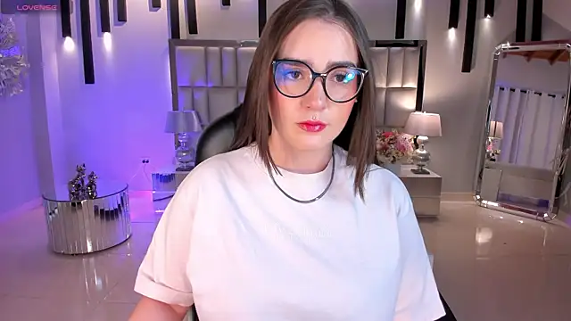 SarahRhodes  online show from 04-17-26, 12:30