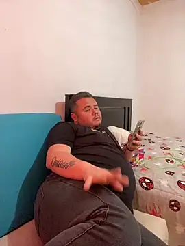 Snapshot of Chimbo-1996 chatting on 09-08-25, 05:01 Chimbo-1996 online show from 09-08-25, 05:01