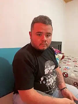 Snapshot of Chimbo-1996 chatting on 09-10-25, 06:08 Chimbo-1996 online show from 09-10-25, 06:08