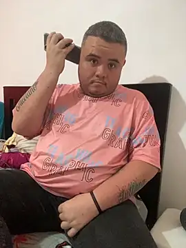 Snapshot of Chimbo-1996 chatting on 09-17-25, 06:31 Chimbo-1996 online show from 09-17-25, 06:31