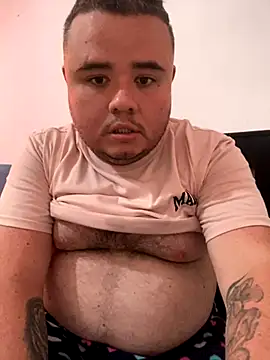 Snapshot of Chimbo-1996 chatting on 09-18-25, 06:54 Chimbo-1996 online show from 09-18-25, 06:54