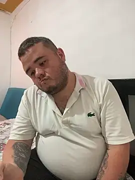 Snapshot of Chimbo-1996 chatting on 10-14-25, 08:42 Chimbo-1996 online show from 10-14-25, 08:42