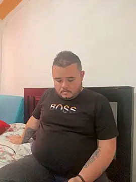 Snapshot of Chimbo-1996 chatting on 10-17-25, 07:05 Chimbo-1996 online show from 10-17-25, 07:05