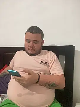 Snapshot of Chimbo-1996 chatting on 10-21-25, 03:29 Chimbo-1996 online show from 10-21-25, 03:29