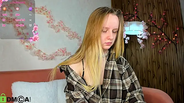 Snapshot of Rina_Panic chatting on 09-23-25, 12:02 Rina Panic online show from 09-23-25, 12:02