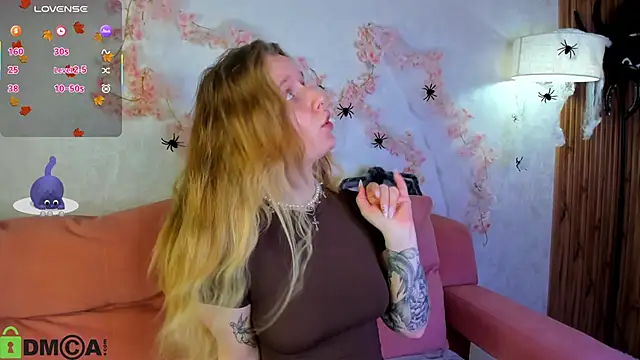 Snapshot of Rina_Panic chatting on 10-27-25, 01:09 Rina Panic online show from 10-27-25, 01:09