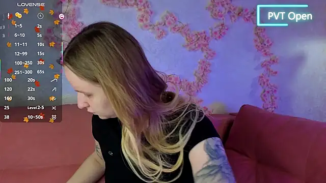 Snapshot of Rina_Panic chatting on 11-23-25, 04:23 Rina Panic online show from 11-23-25, 04:23