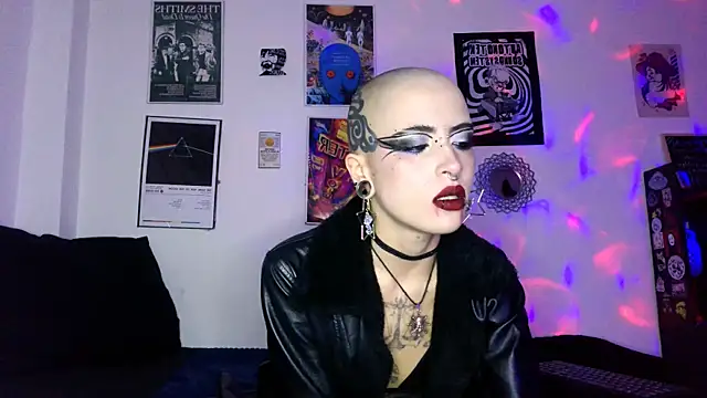 plutonbluemooon333 online show from 10-22-25, 11:37