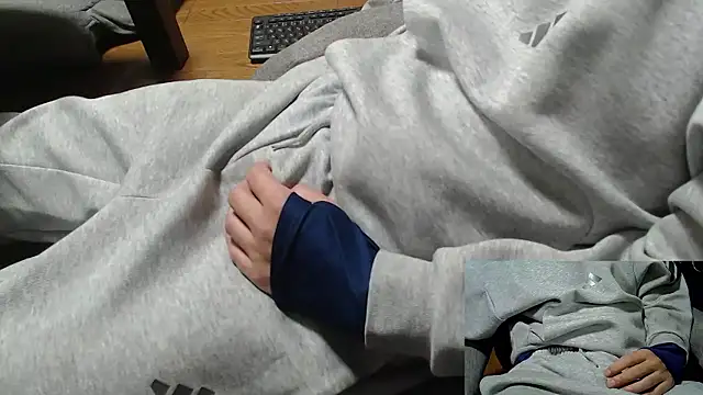 Snapshot of Yasu2000 chatting on 11-23-25, 02:00 Yasu2000 online show from 11-23-25, 02:00