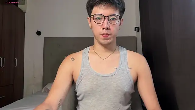 Snapshot of Addictiveboi chatting on 05-15-26, 03:35 Addictiveboi online show from 05-15-26, 03:35