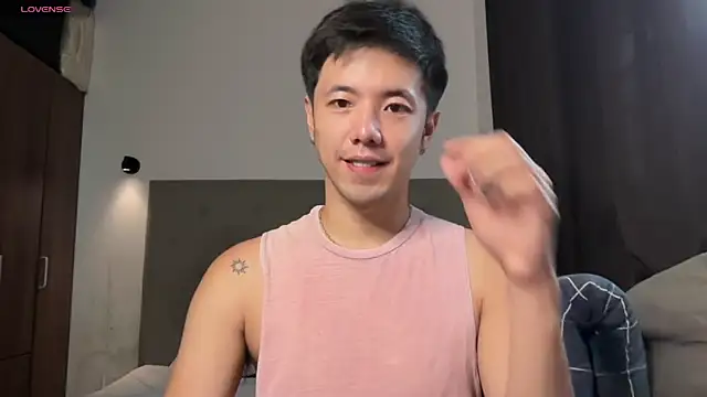 Snapshot of Addictiveboi chatting on 05-17-26, 01:25 Addictiveboi online show from 05-17-26, 01:25