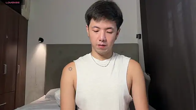 Snapshot of Addictiveboi chatting on 05-21-26, 03:35 Addictiveboi online show from 05-21-26, 03:35