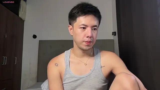 Snapshot of Addictiveboi chatting on 05-27-26, 03:36 Addictiveboi online show from 05-27-26, 03:36