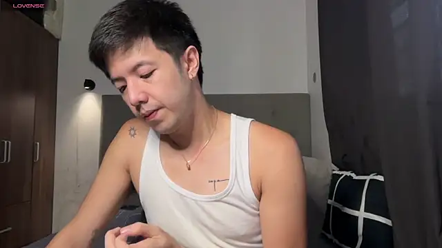 Snapshot of Addictiveboi chatting on 06-17-26, 02:14 Addictiveboi online show from 06-17-26, 02:14