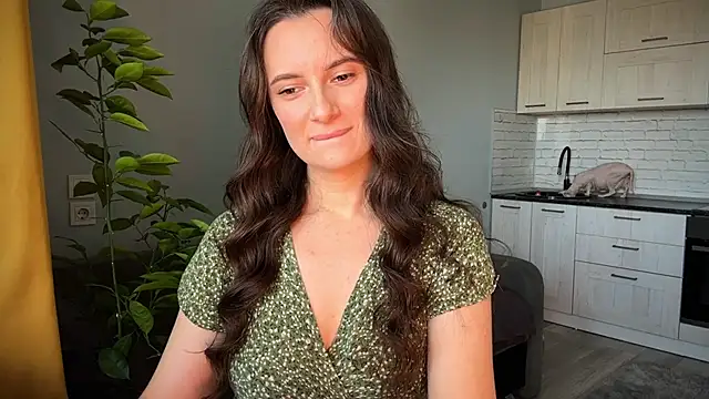 Snapshot of Luna_Raee chatting on 09-23-25, 07:55 Luna Raee online show from 09-23-25, 07:55