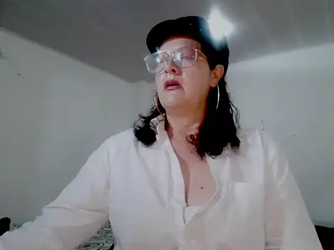 ArdienteBetania online show from 10-14-25, 02:40