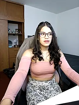 Snapshot of asumi_18 chatting on 10-01-25, 11:49 asumi 18 online show from 10-01-25, 11:49