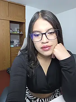 Snapshot of asumi_18 chatting on 10-08-25, 09:40 asumi 18 online show from 10-08-25, 09:40