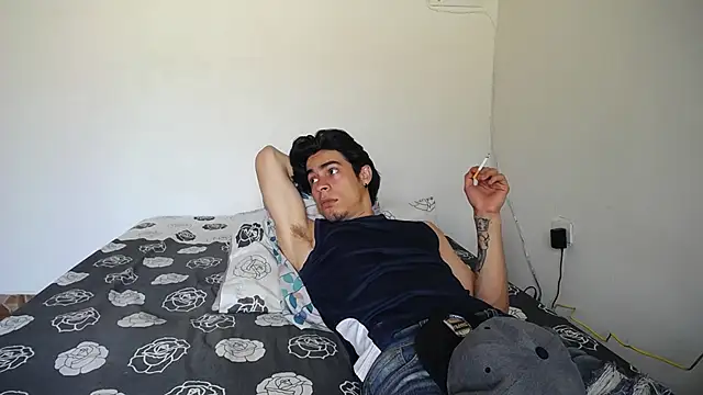 Snapshot of Candy_Grey28 chatting on 11-26-25, 04:19 Candy Grey28 online show from 11-26-25, 04:19