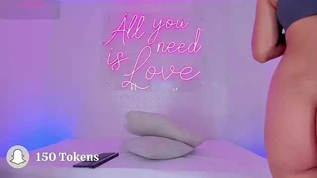 Snapshot of aleksandramiller_ chatting on 09-08-25, 08:30 aleksandramiller online show from 09-08-25, 08:30