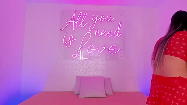 aleksandramiller  online show from 04-24-26, 12:51