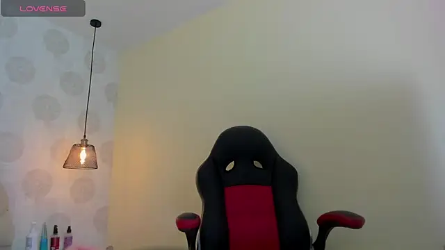 Snapshot of GIANAMILLER6 chatting on 11-12-25, 12:27 GIANAMILLER6 online show from 11-12-25, 12:27