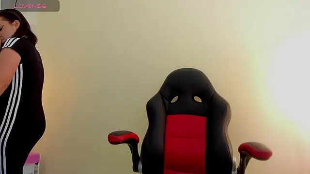 Snapshot of GIANAMILLER6 chatting on 11-14-25, 12:26 GIANAMILLER6 online show from 11-14-25, 12:26