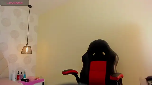 Snapshot of GIANAMILLER6 chatting on 11-16-25, 12:11 GIANAMILLER6 online show from 11-16-25, 12:11