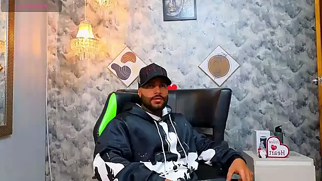 Snapshot of Apolo_rousse1 chatting on 02-28-26, 11:17 Apolo rousse1 online show from 02-28-26, 11:17