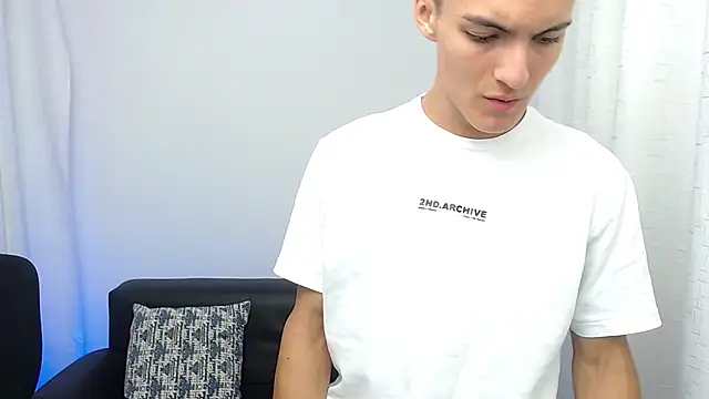 Snapshot of Matiius18 chatting on 11-10-25, 02:05 Matiius18 online show from 11-10-25, 02:05