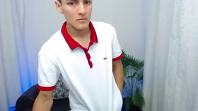 Snapshot of Matiius18 chatting on 11-17-25, 02:23 Matiius18 online show from 11-17-25, 02:23