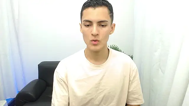 Snapshot of Matiius18 chatting on 11-27-25, 01:57 Matiius18 online show from 11-27-25, 01:57