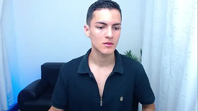 Snapshot of Matiius18 chatting on 12-14-25, 02:11 Matiius18 online show from 12-14-25, 02:11