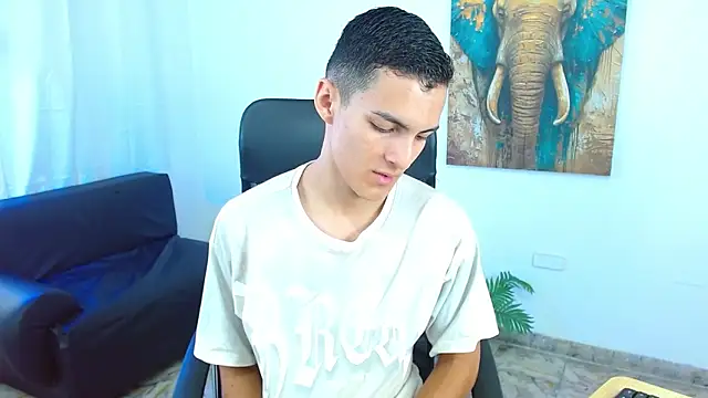 Snapshot of Matiius18 chatting on 04-28-26, 01:16 Matiius18 online show from 04-28-26, 01:16
