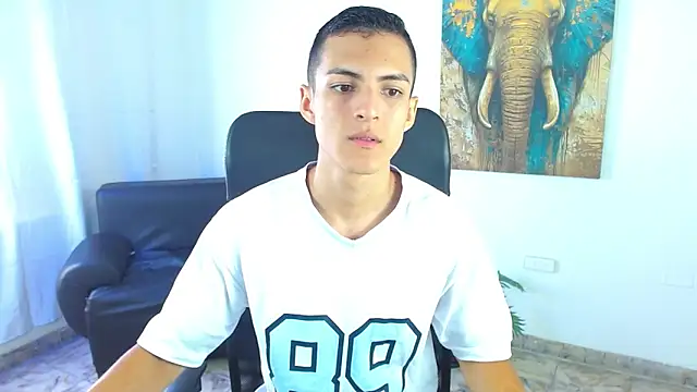 Snapshot of Matiius18 chatting on 05-12-26, 01:52 Matiius18 online show from 05-12-26, 01:52
