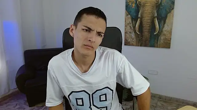 Snapshot of Matiius18 chatting on 05-16-26, 01:43 Matiius18 online show from 05-16-26, 01:43