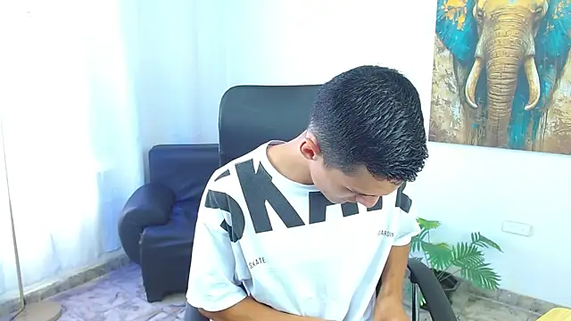 Snapshot of Matiius18 chatting on 05-19-26, 12:33 Matiius18 online show from 05-19-26, 12:33