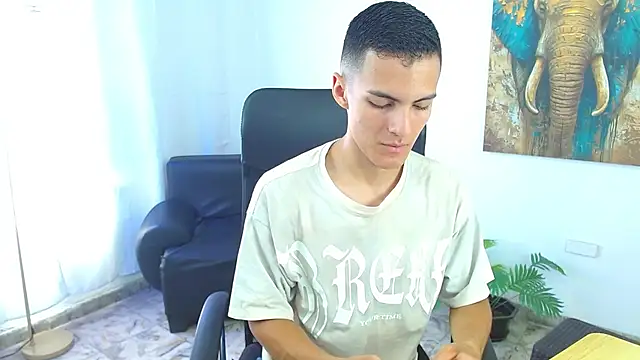 Snapshot of Matiius18 chatting on 05-21-26, 01:40 Matiius18 online show from 05-21-26, 01:40