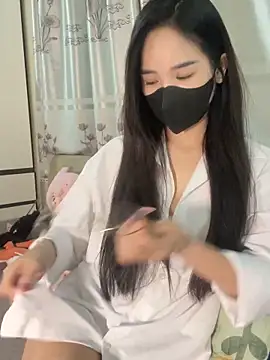 Snapshot of Dior_baby chatting on 10-02-25, 06:42 Dior baby online show from 10-02-25, 06:42