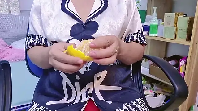 Snapshot of MichiLovely chatting on 10-17-25, 10:07 MichiLovely online show from 10-17-25, 10:07