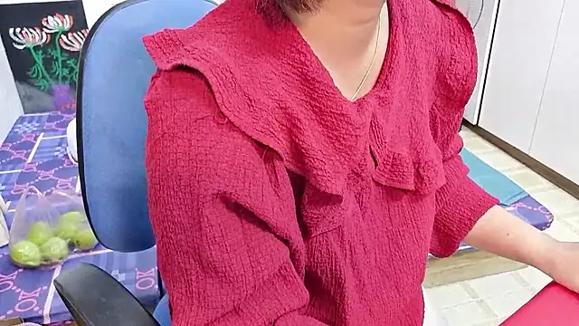 Snapshot of MichiLovely chatting on 10-29-25, 02:03 MichiLovely online show from 10-29-25, 02:03