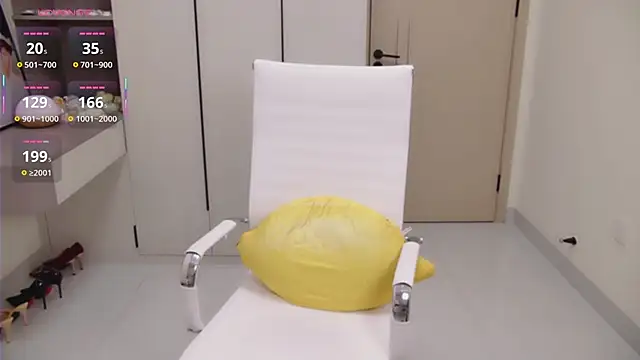 Snapshot of seoYuki chatting on 10-14-25, 12:50 seoYuki online show from 10-14-25, 12:50